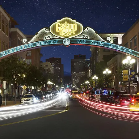 Courtyard By Marriott San Diego Gaslamp/Convention Center-3